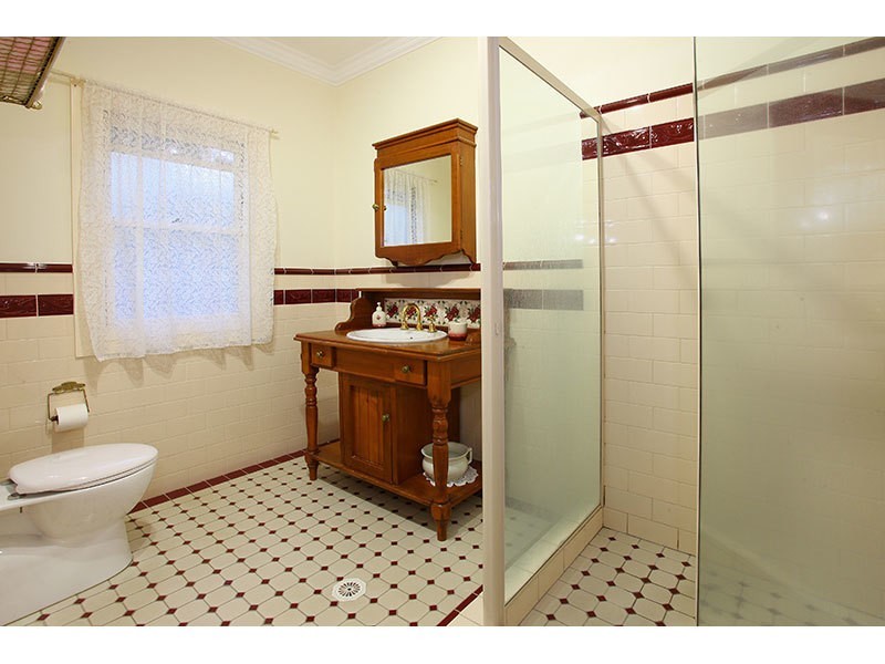 24 Hammond Drive, Gaven QLD 4211