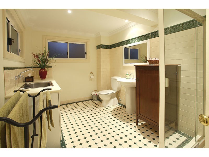 24 Hammond Drive, Gaven QLD 4211