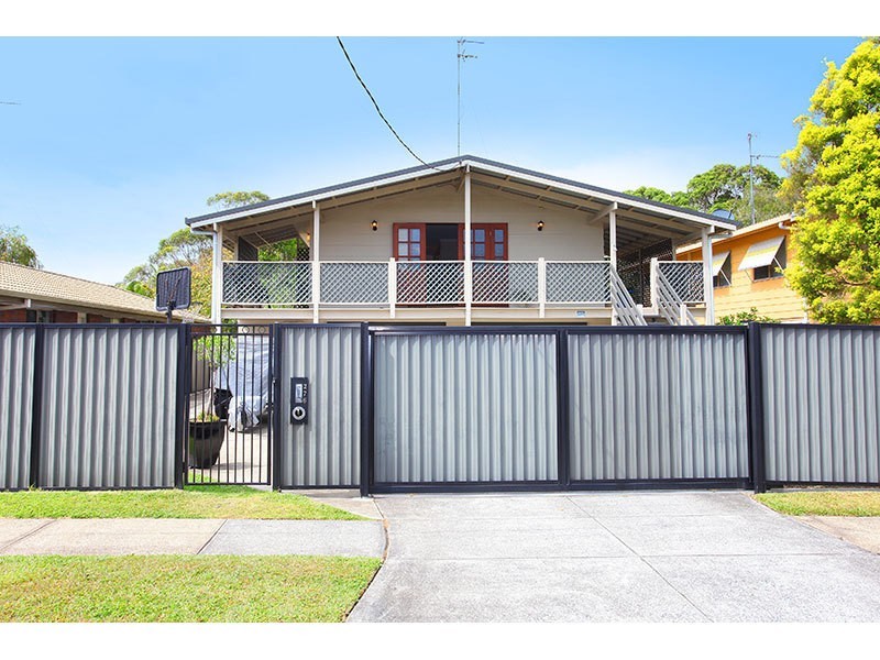 276 Government Road, Labrador QLD 4215