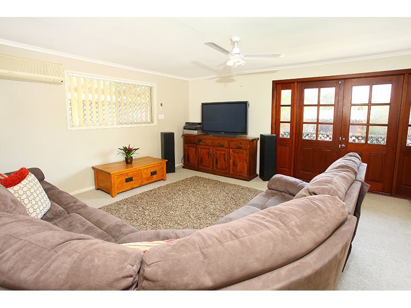 276 Government Road, Labrador QLD 4215