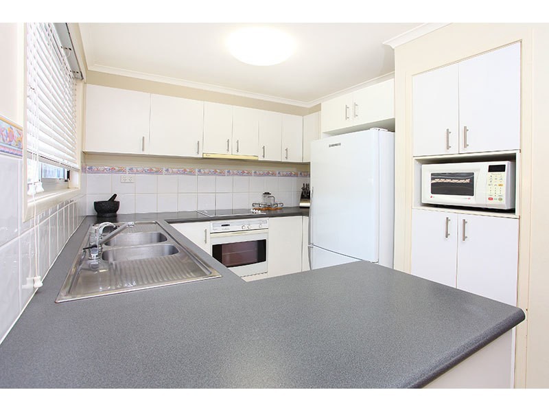 276 Government Road, Labrador QLD 4215