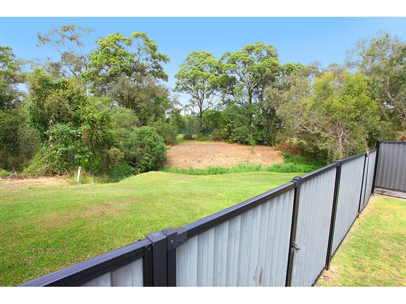276 Government Road, Labrador QLD 4215