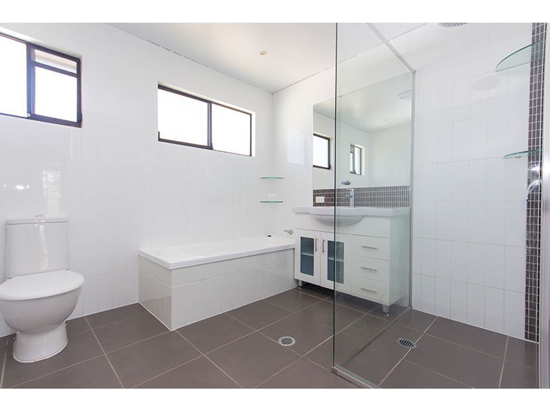 7 Tasman Avenue, Molendinar QLD 4214