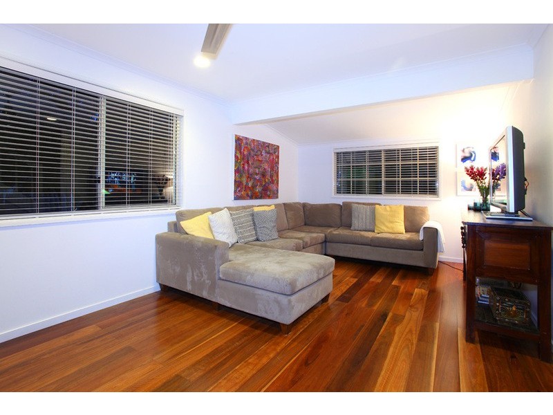 6 Culloden Court, Highland Park QLD 4211
