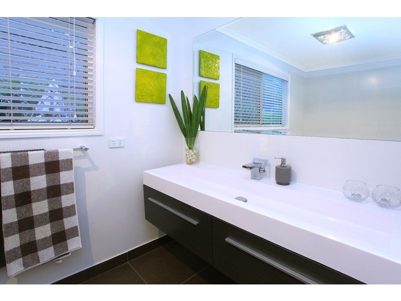 6 Culloden Court, Highland Park QLD 4211