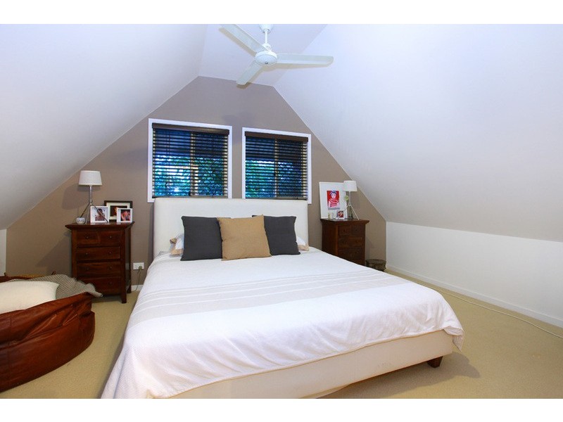 6 Culloden Court, Highland Park QLD 4211