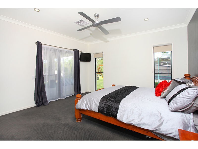 17 Pasture Place, Mount Nathan QLD 4211