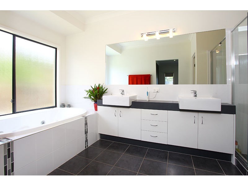 17 Pasture Place, Mount Nathan QLD 4211