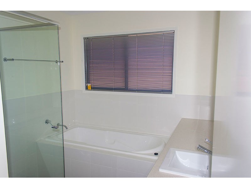 45 Tara Vista Boulevard, Highland Park QLD 4211
