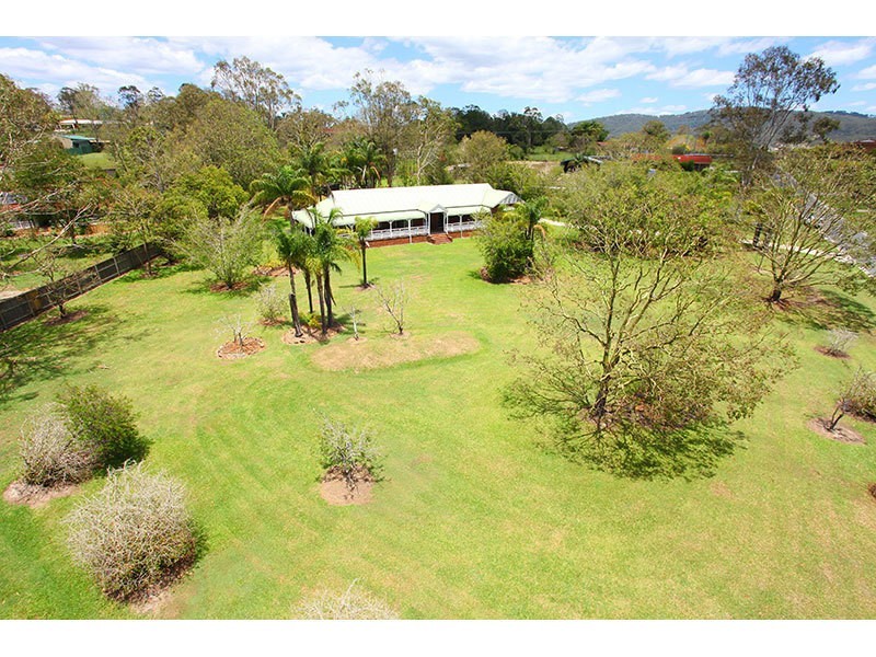 2 Ruth Terrace, Oxenford QLD 4210