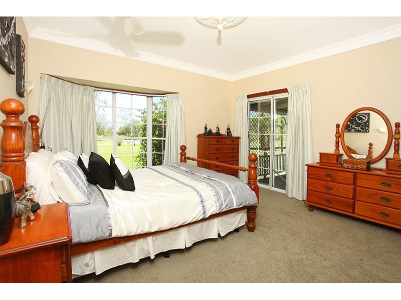 2 Ruth Terrace, Oxenford QLD 4210