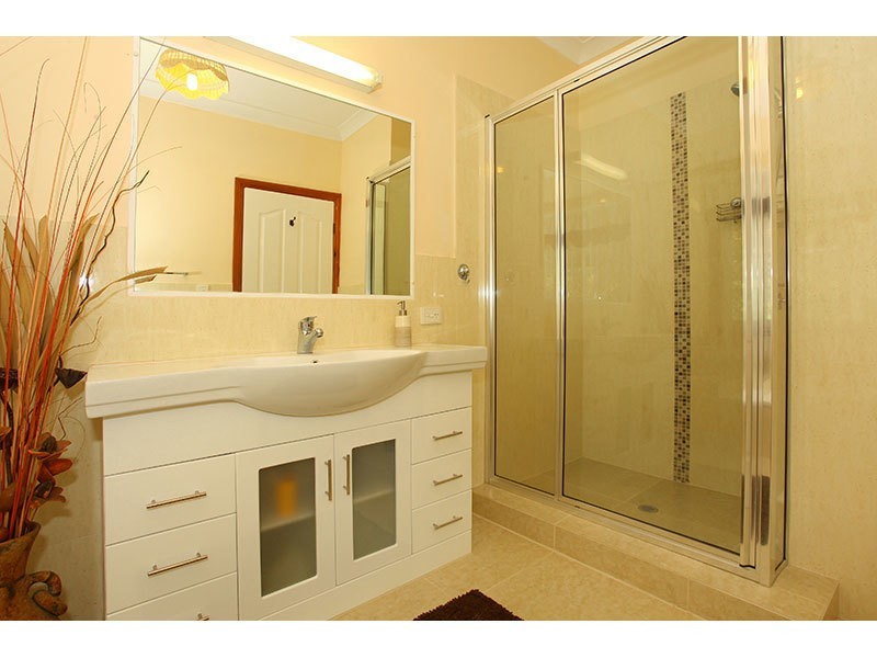 2 Ruth Terrace, Oxenford QLD 4210