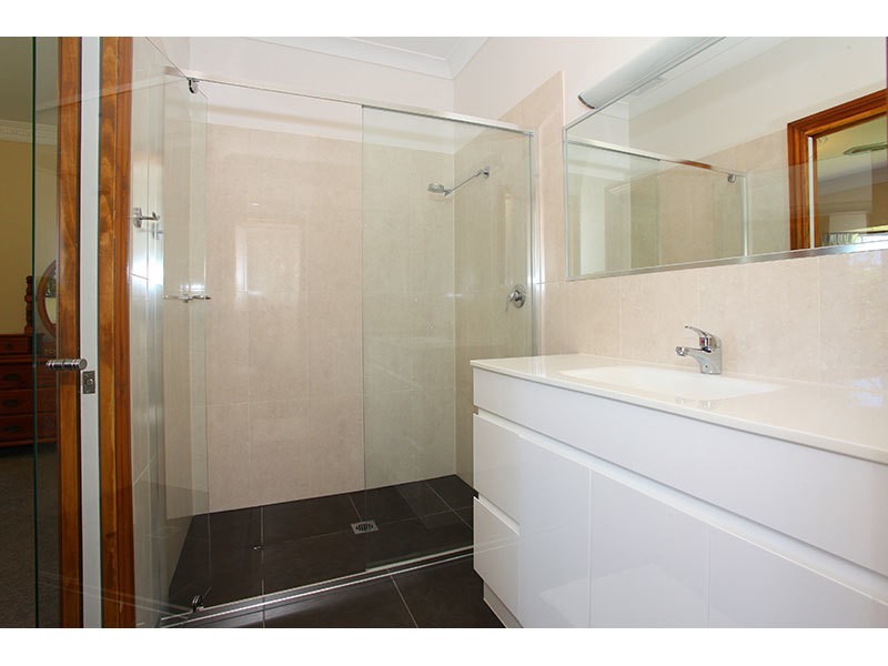 2 Ruth Terrace, Oxenford QLD 4210