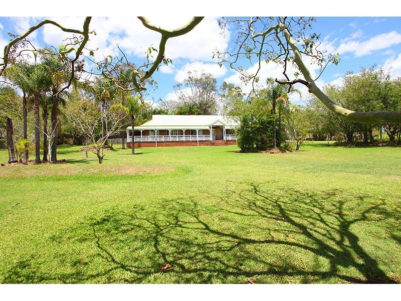 2 Ruth Terrace, Oxenford QLD 4210