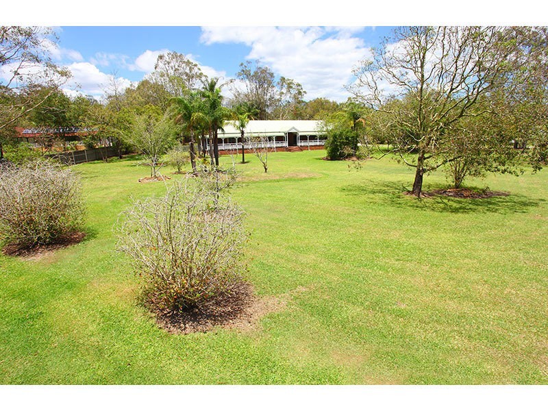 2 Ruth Terrace, Oxenford QLD 4210