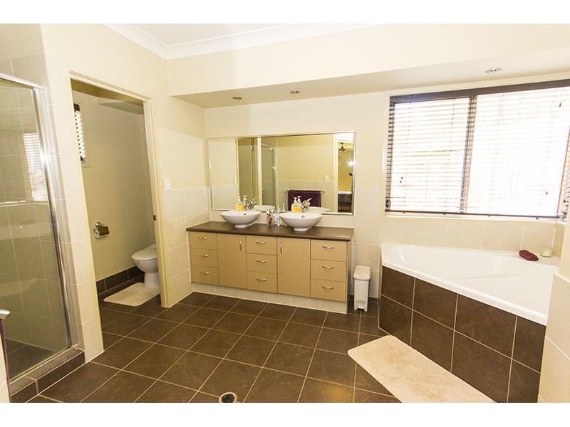 11 Honey Eater Court, Gilston QLD 4211