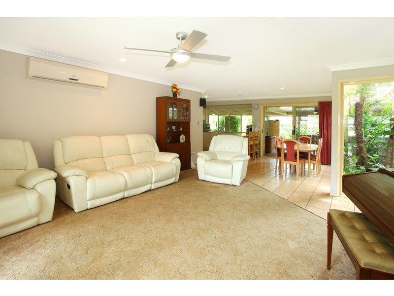 1 Malao Rise, Pacific Pines QLD 4211