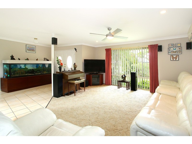 1 Malao Rise, Pacific Pines QLD 4211