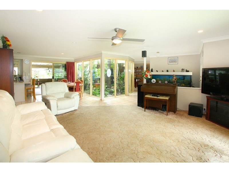 1 Malao Rise, Pacific Pines QLD 4211