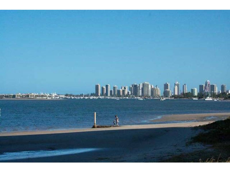 4/8 Robert Street, Labrador QLD 4215