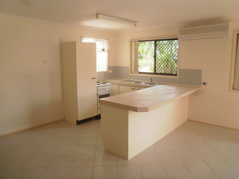 2/120 Kumbari Avenue, Labrador QLD 4215