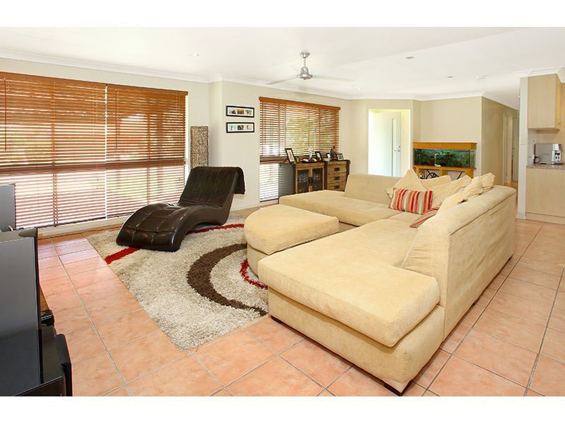 8 St Petersburg Place, Nerang QLD 4211