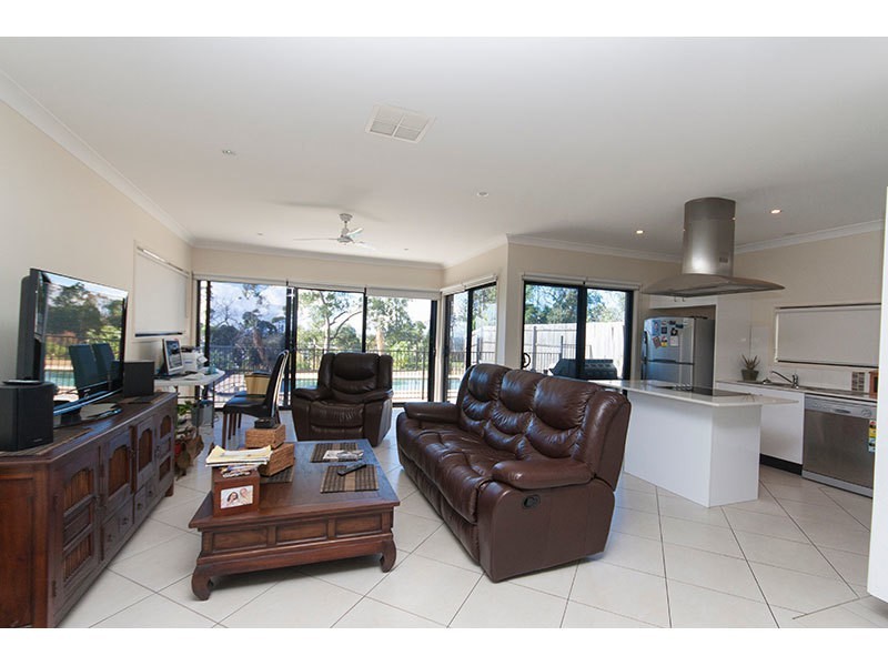 17 Zane Street, Molendinar QLD 4214