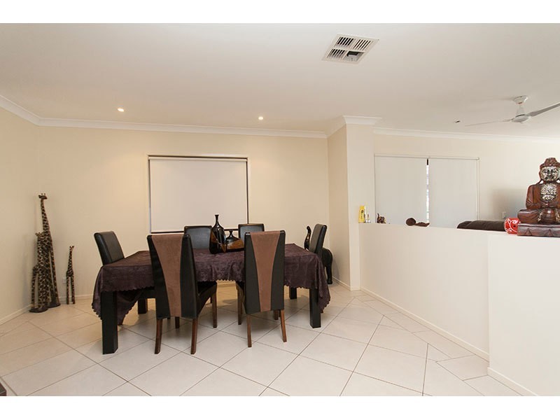 17 Zane Street, Molendinar QLD 4214