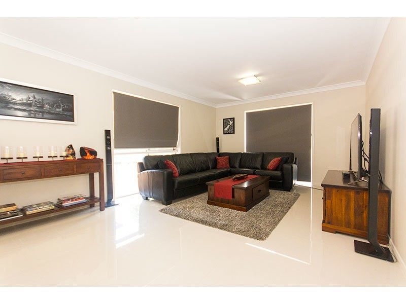 4 Greaves Court, Carrara QLD 4211