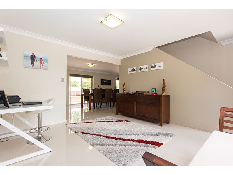 4 Greaves Court, Carrara QLD 4211