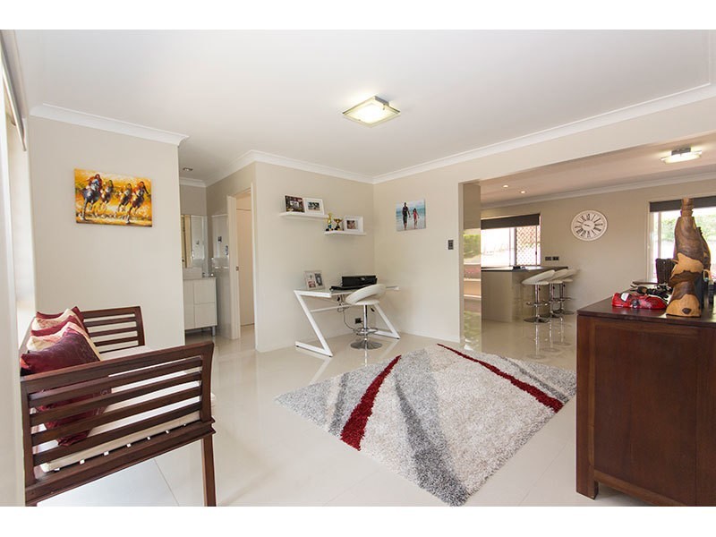 4 Greaves Court, Carrara QLD 4211