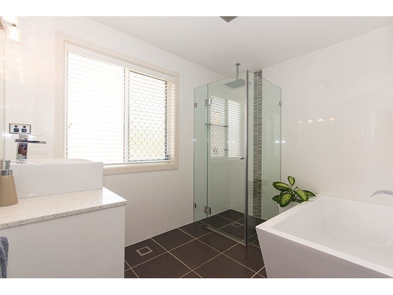 4 Greaves Court, Carrara QLD 4211