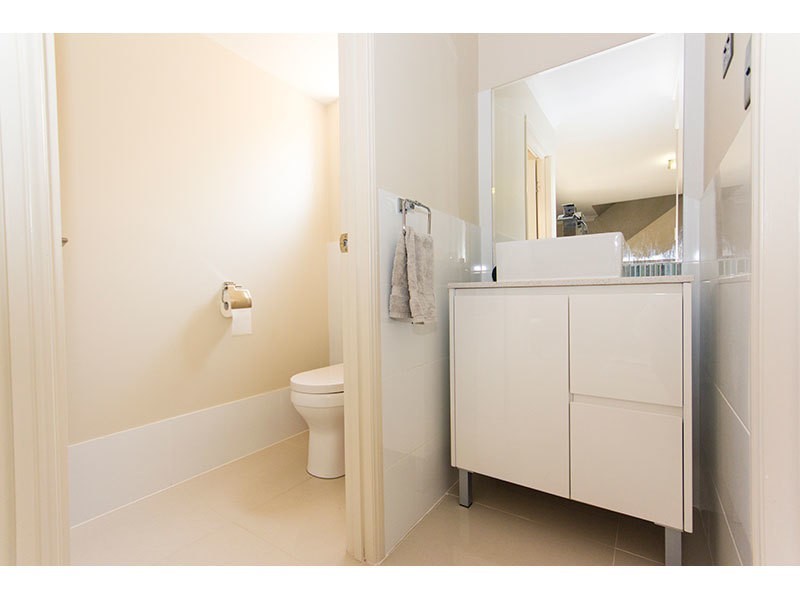 4 Greaves Court, Carrara QLD 4211
