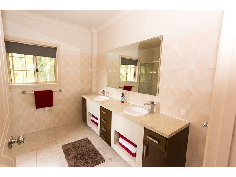 14 Lords Avenue, Mount Nathan QLD 4211