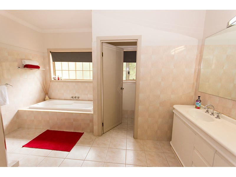 14 Lords Avenue, Mount Nathan QLD 4211