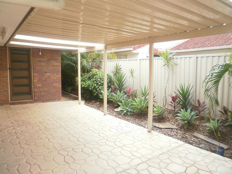 2/120 Kumbari Avenue, Labrador QLD 4215