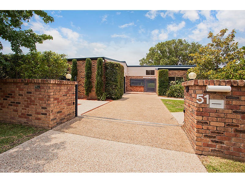 51 Nerang River Drive, Nerang QLD 4211