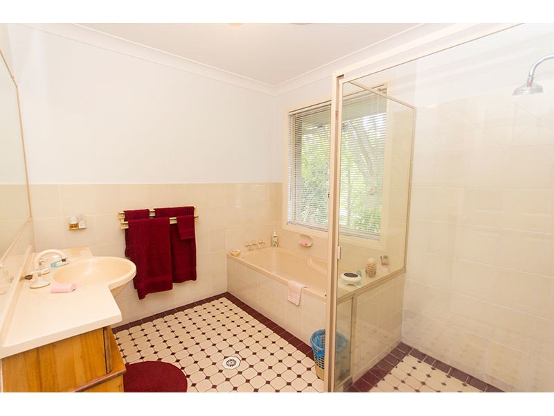 131 Castle Hill Drive North, Gaven QLD 4211