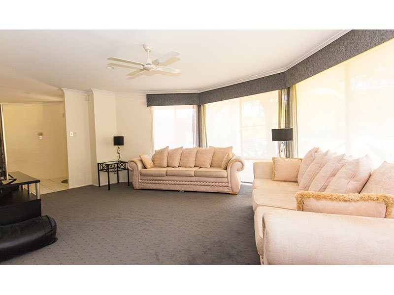 8 Greenwood Court, Helensvale QLD 4212