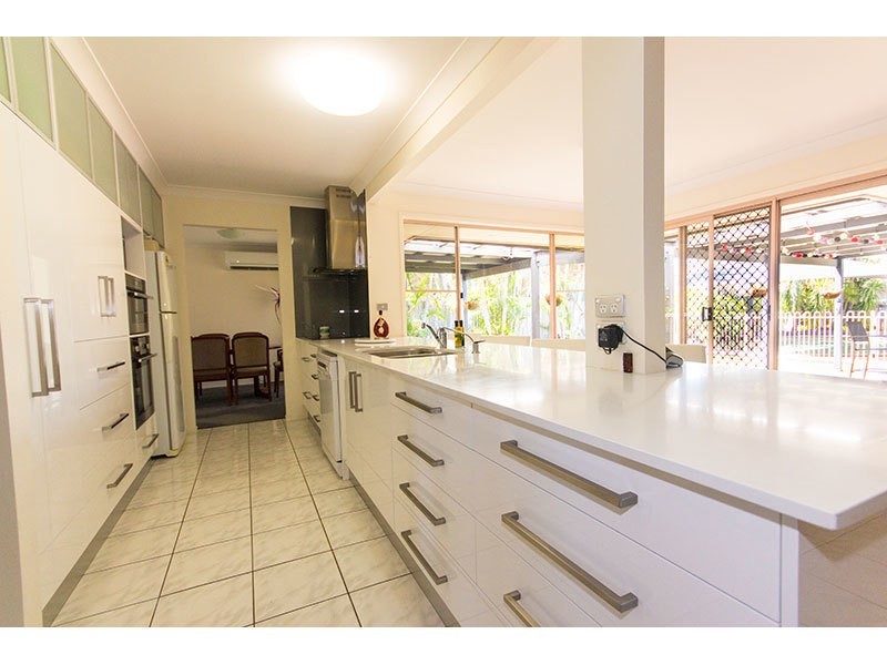 8 Greenwood Court, Helensvale QLD 4212