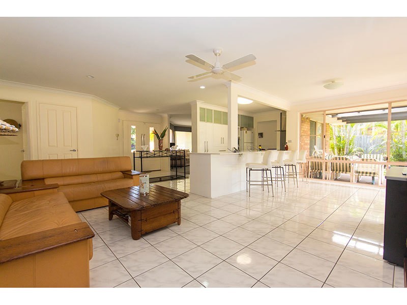 8 Greenwood Court, Helensvale QLD 4212