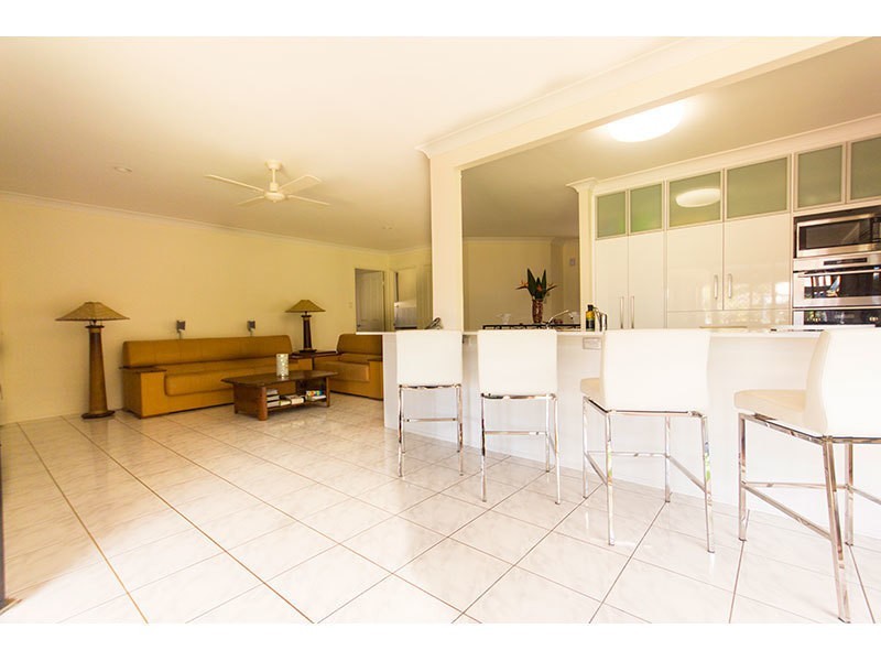 8 Greenwood Court, Helensvale QLD 4212