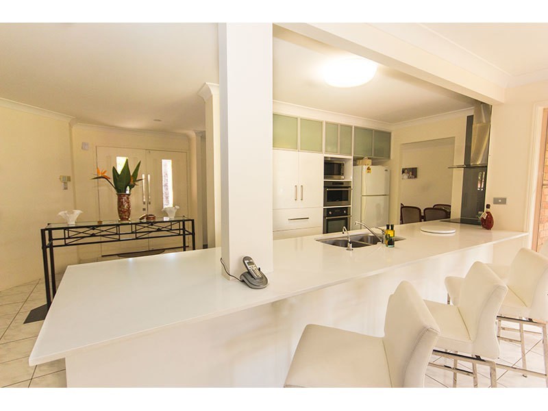 8 Greenwood Court, Helensvale QLD 4212