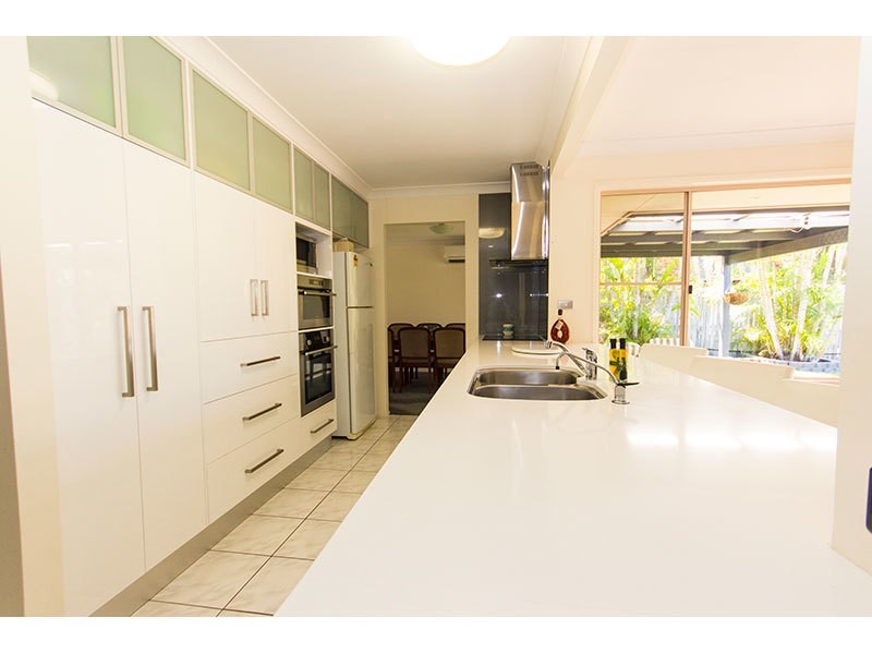 8 Greenwood Court, Helensvale QLD 4212