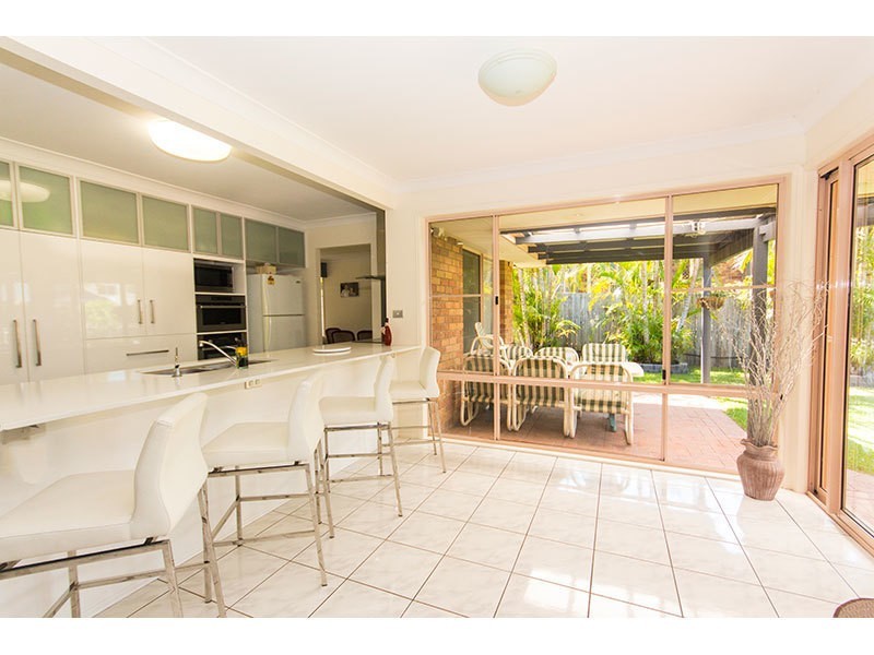 8 Greenwood Court, Helensvale QLD 4212