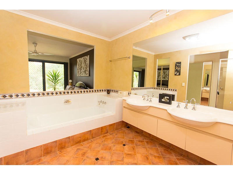 6-8 Eden Park Court, Mount Nathan QLD 4211