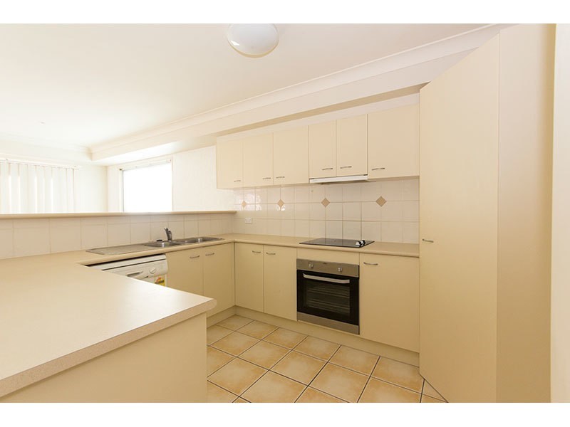 2/86 Kincaid Drive, Highland Park QLD 4211