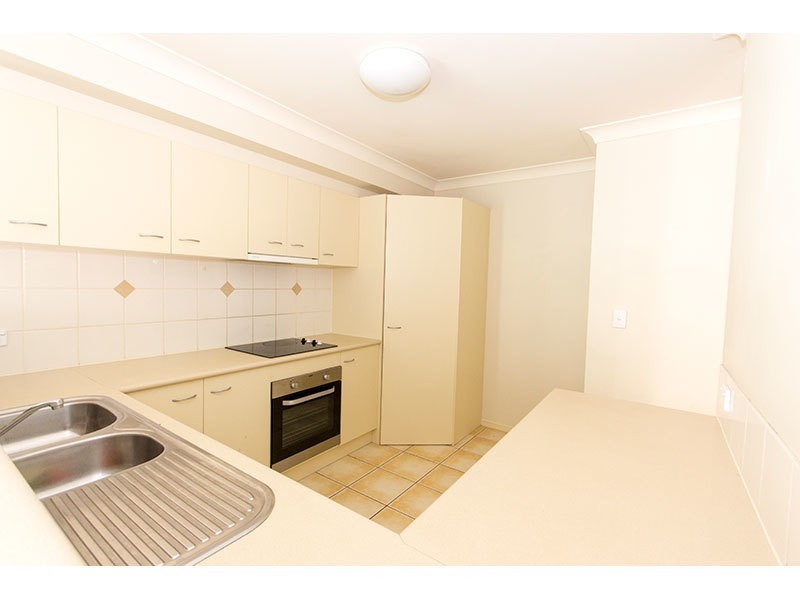 2/86 Kincaid Drive, Highland Park QLD 4211