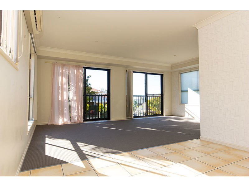 2/86 Kincaid Drive, Highland Park QLD 4211