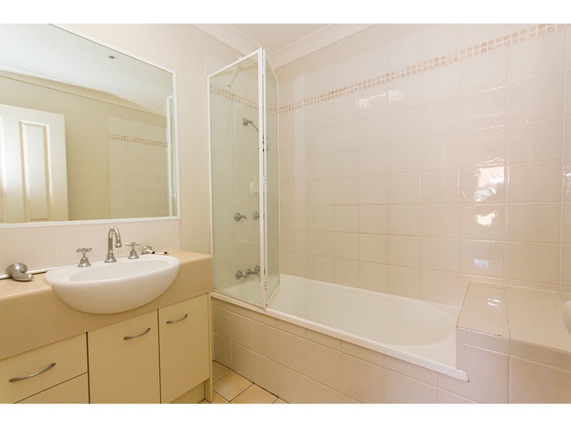 2/86 Kincaid Drive, Highland Park QLD 4211